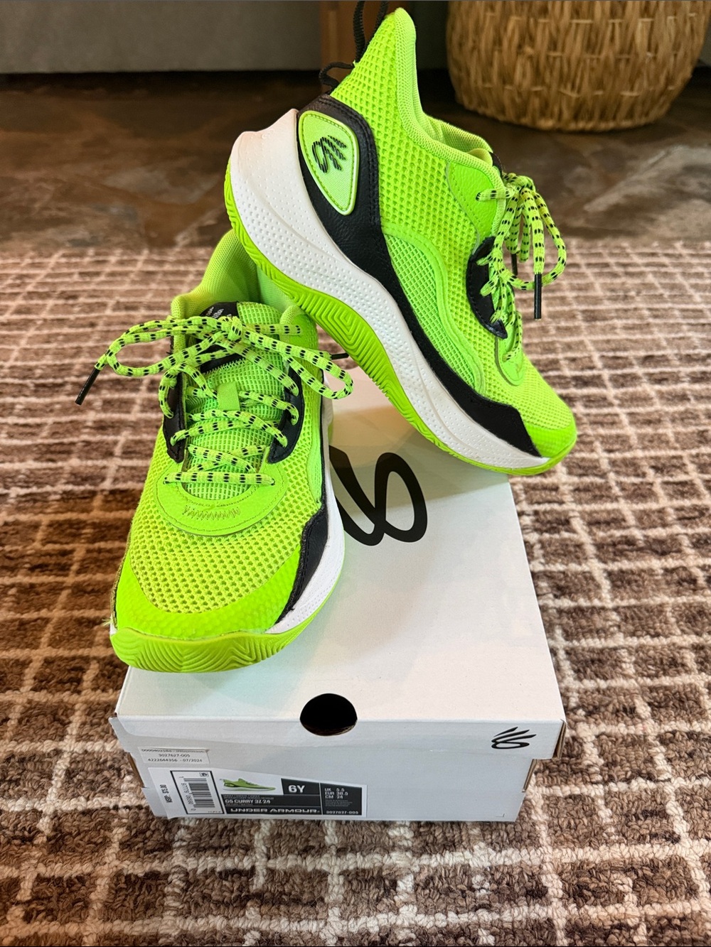 Under Armour Curry Kids Basketball Shoes Size 6Y